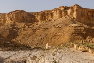 İsrail 'deki Yahudi Çölü' nde kayalar ve molozlar