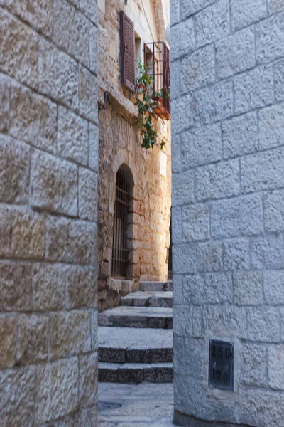 以色列耶路撒冷古城街道上的楼梯 — 图库照片