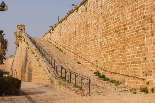 Укрепленная Стена Крепости Акко Башней — стоковое фото