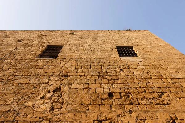 Стена Крепости Акко Двумя Окнами — стоковое фото