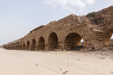 Su kemeri Caesaria'da kalıntıları