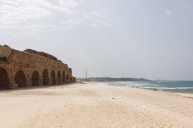 Su kemeri Caesaria'da kalıntıları