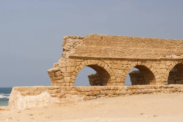 Su kemeri Caesaria'da kalıntıları