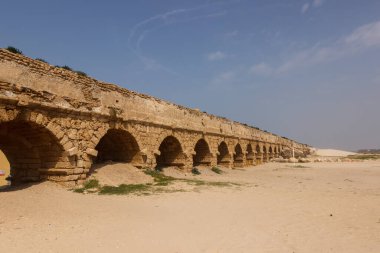 Su kemeri Caesaria'da kalıntıları