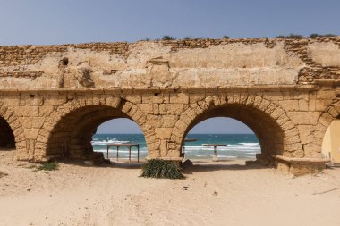 Su kemeri Caesaria'da kalıntıları