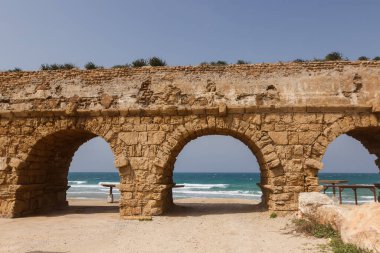 Su kemeri Caesaria'da kalıntıları