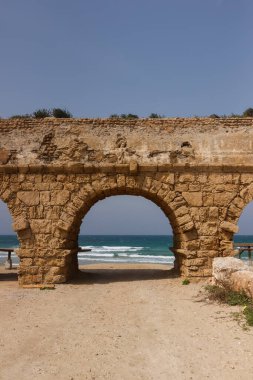 Su kemeri Caesaria'da kalıntıları