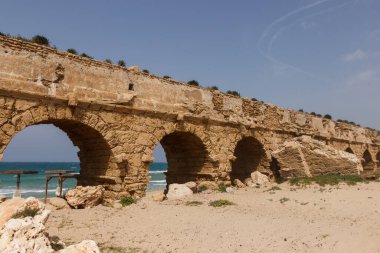 Su kemeri Caesaria'da kalıntıları