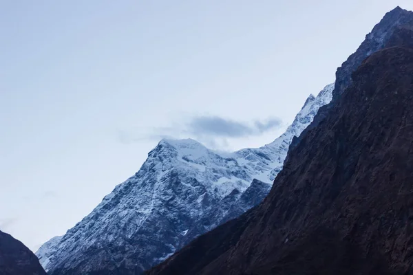 Snow Capped Mountain Peaks Illuminated Dawn Manaslu Himalayas — Stock Photo, Image