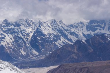 Thorong La Manaslu geçidinde dağ zirveleri, Himalayalar