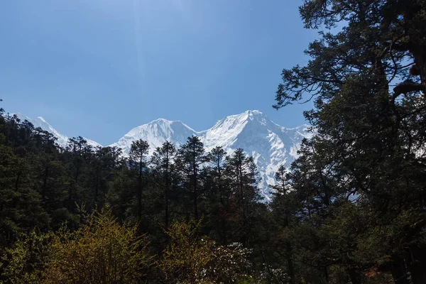Uitzicht Besneeuwde Bergtoppen Himalaya Manaslu Regio — Stockfoto