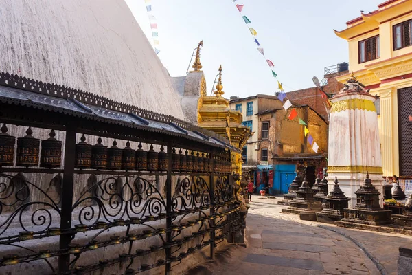 Imádságban Dobok Swayambhunath Nepál — Stock Fotó