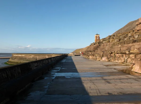 Betongtrappor Havet Klippområdet Blackpool Med Stranden Vid Lågvatten Solljus Med — Stockfoto