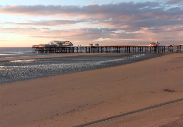 Puesta Sol Sobre Histórico Muelle Norte Piscina Negra Con Luz — Foto de Stock