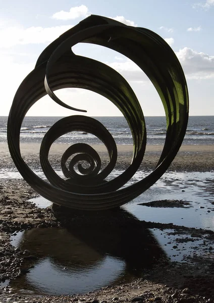 Cleveleys, Blackpool, Lancashire, Birleşik Krallık - 4 Mart 2022: Maryler 'in deniz seviyesindeki deniz kabuğu heykeli