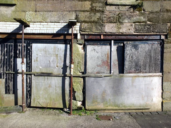 Brachliegendes Verlassenes Geschäftslokal Umgebaut Von Einem Haus Mit Einstürzenden Wänden — Stockfoto