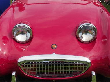 Hebden Köprüsü, batı, Yorkshire, Birleşik Krallık - 7 Ağustos 2022: Hebden Köprüsü 'nde 1960' ların İngiliz spor arabasının ön görüntüsü