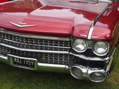 Hebden Köprüsü, batı, Yorkshire, Birleşik Krallık - 7 Ağustos 2022: Hebden Köprüsü 'nde klasik bir 1959 Cadillac Eldorado' nun krom ızgara ve farları için yakın çekim