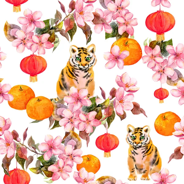 Tigre jovem, lanternas de férias vermelhas, flor de ameixa, flores de pêssego, frutos de tangerina. Padrão sem costura aquarela com 2022 ano novo animal de calendário chinês — Fotografia de Stock