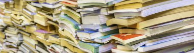 büyük kitap yığını