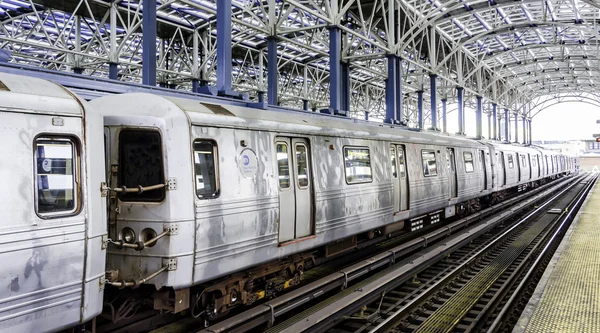 Tunnelbanestationen på coney island - brooklyn, ny — Stockfoto