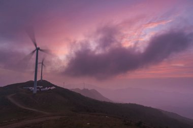 Xinyang, Henan 'daki Dabie Dağı Manzarası