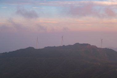 Xinyang, Henan 'daki Dabie Dağı Manzarası