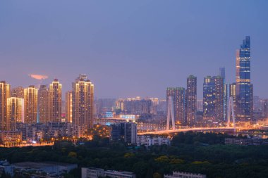 Hubei, Çin 'de Wuhan şehrinin gökyüzü manzarası