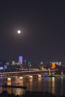 Hubei, Çin 'de Wuhan şehrinin gökyüzü manzarası