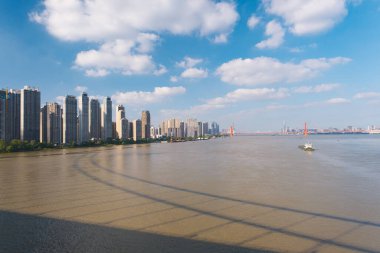 Hubei, Çin 'de Wuhan şehrinin gökyüzü manzarası