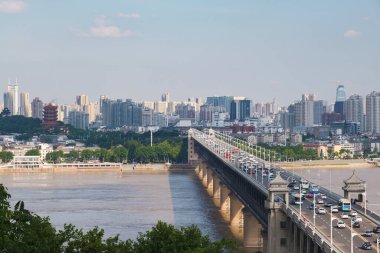 Hubei, Çin 'de Wuhan şehrinin gökyüzü manzarası