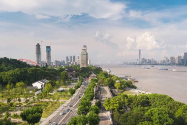 Hubei, Çin 'de Wuhan şehrinin gökyüzü manzarası