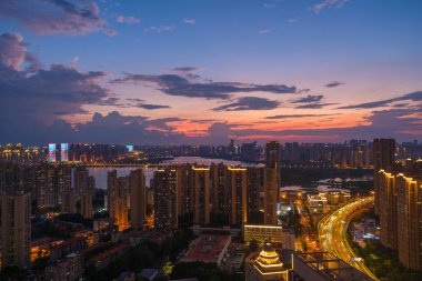 Hubei, Çin 'de Wuhan şehrinin gökyüzü manzarası