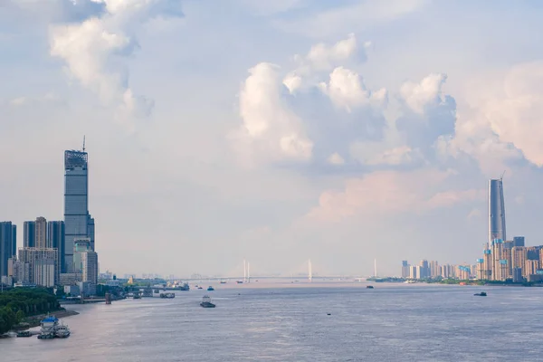 湖北省 中国の武漢市のスカイラインの風景 — ストック写真