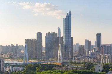 Hubei, Çin 'de Wuhan şehrinin gökyüzü manzarası
