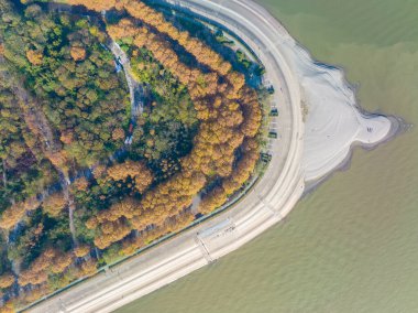 Wuhan Hanyang Nehri Sahili ve Nan 'anzui Parkı' nın sonbahar manzarası