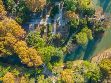 Wuhan Özgürlük Parkı Hubei, Çin 'de sonbahar manzarası
