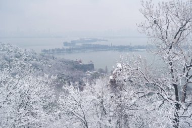 Moshan Sahne Bölgesi, Doğu Gölü, Wuhan, Hubei 'de kış kar manzarası