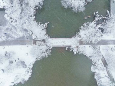 Doğu Gölü Sahne Bölgesi, Wuhan, Hubei 'deki Kiraz Çiçeği Bahçesi' nde Kış Karları Sahnesi