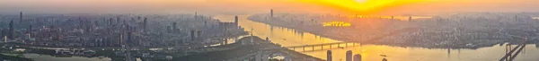 湖北省 中国の都市日の出と夜明けスカイラインの風景 — ストック写真