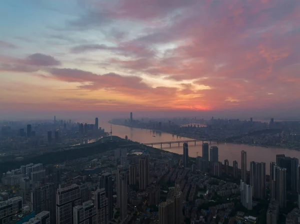 Staden Soluppgång Och Gryningen Skyline Landskap Wuhan Hubei Kina — Stockfoto