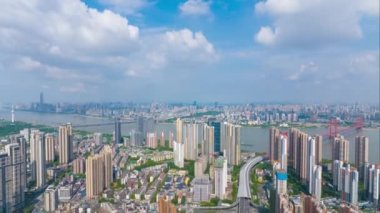 Yazın Wuhan şehrinin hava fotoğrafçılık manzarası yükselişte.