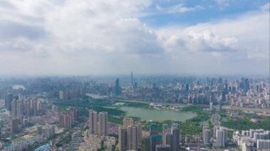 Yazın Wuhan şehrinin hava fotoğrafçılık manzarası yükselişte.