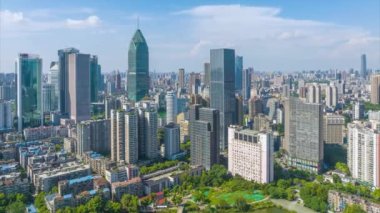 Yazın Wuhan şehrinin hava fotoğrafçılık manzarası yükselişte.