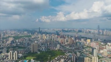 Yazın Wuhan şehrinin hava fotoğrafçılık manzarası yükselişte.