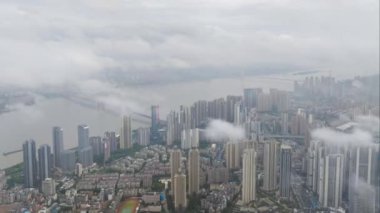 Yazın Wuhan şehrinin hava fotoğrafçılık manzarası yükselişte.