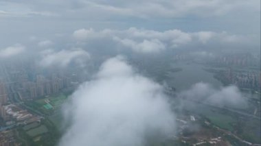 Yazın Wuhan şehrinin hava fotoğrafçılık manzarası yükselişte.