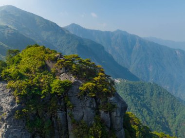 Wugong Dağı 'nın ilk bahar manzarası Doğal Sahne Bölgesi, Pingxiang, Jiangxi, Çin