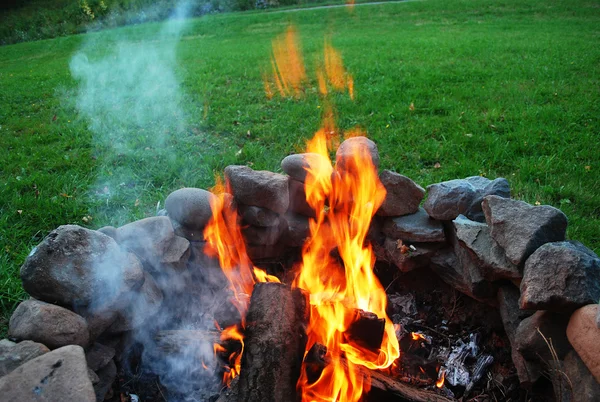 Fuego de campamento —  Fotos de Stock