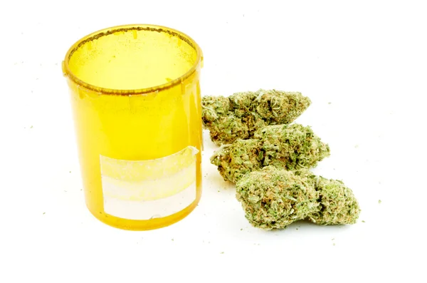 Cannabis de maconha, fundo branco — Fotografia de Stock